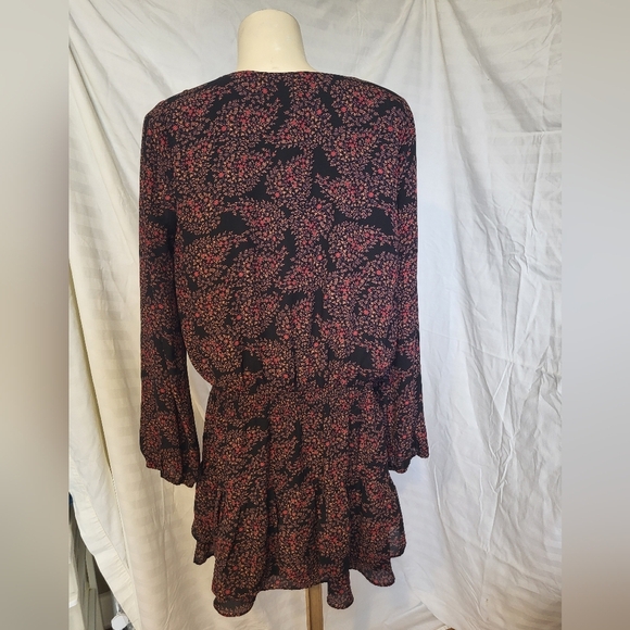 Sadie & Sage Chic Black and Floral Long Sleeves Dress, Size Large - Picture 2 of 3